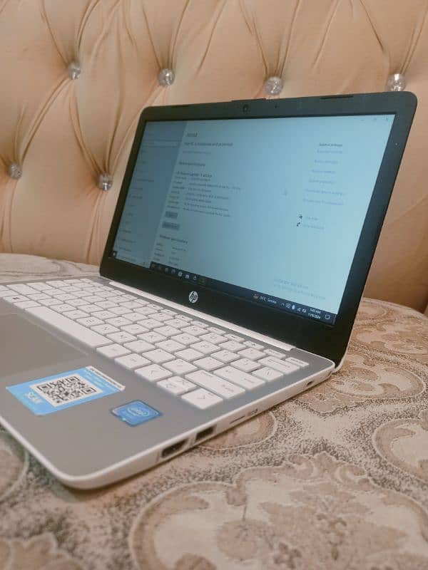 Slim Extreem HP Laptop 1