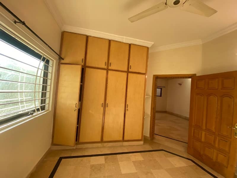 Upper Portion Sized 7 Marla Is Available For rent In E-11 7