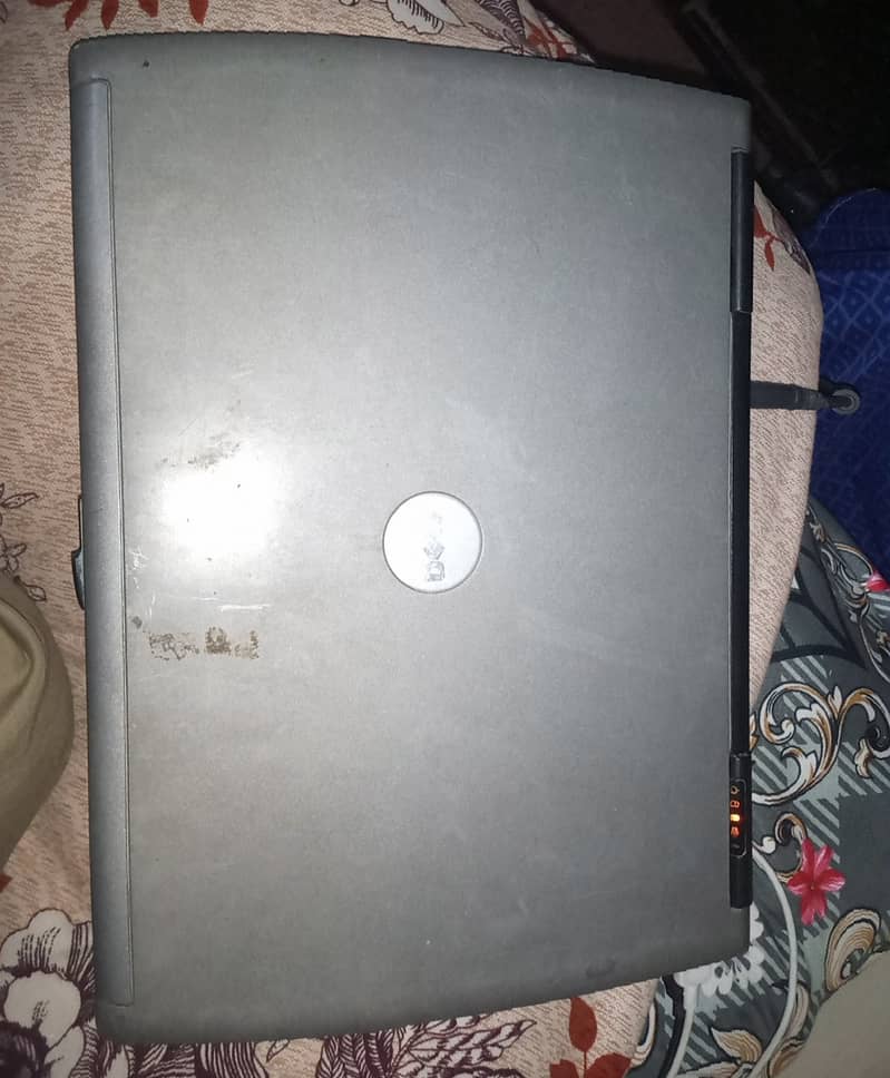 Laptop with charger + external keyboard+ bag 0