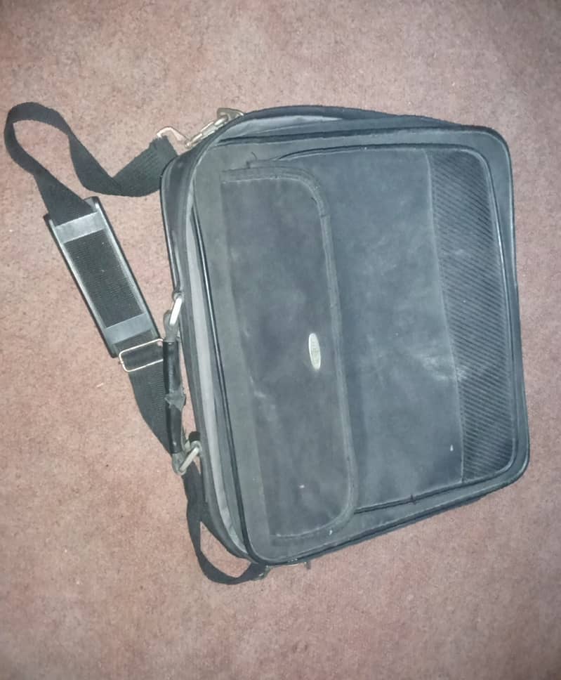 Laptop with charger + external keyboard+ bag 1