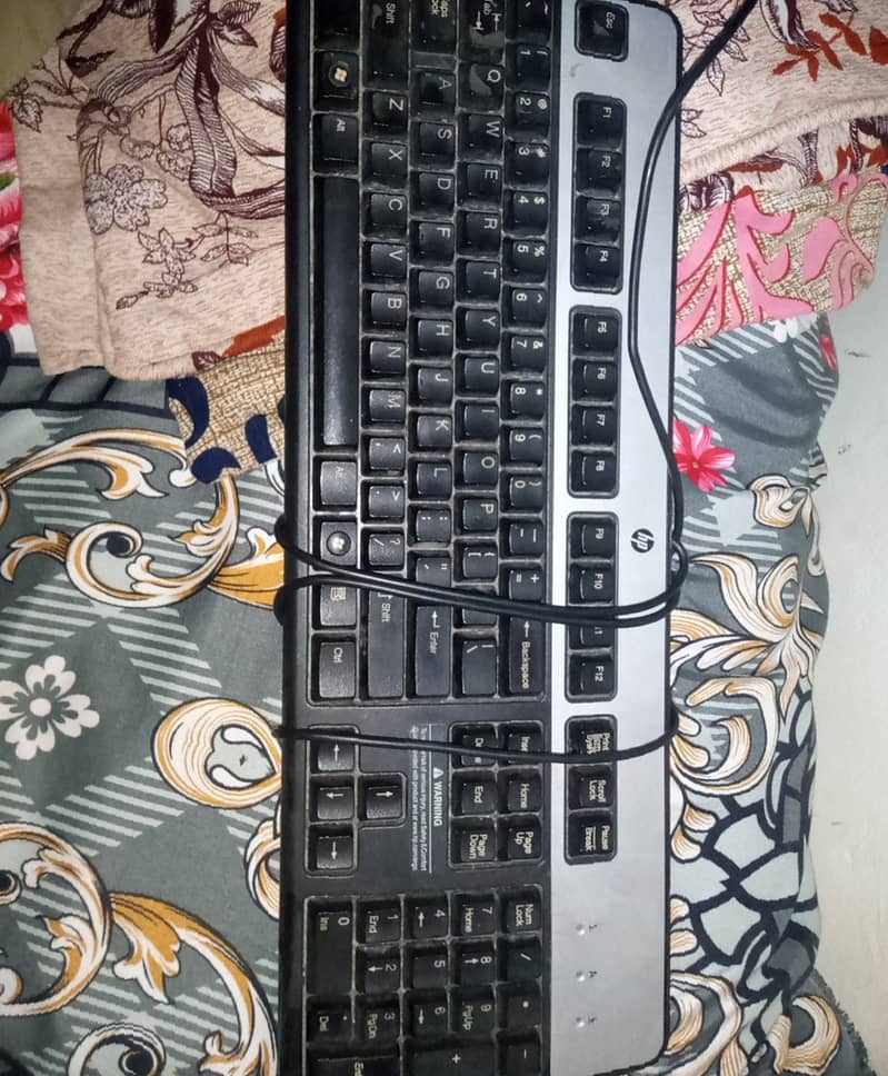 Laptop with charger + external keyboard+ bag 2