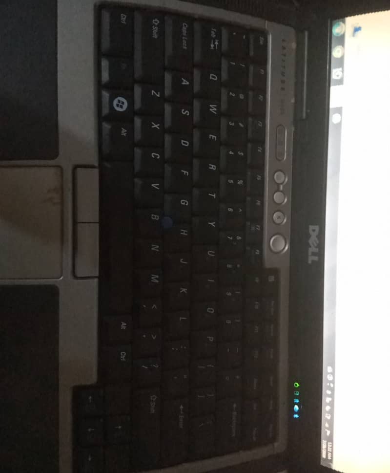 Laptop with charger + external keyboard+ bag 7