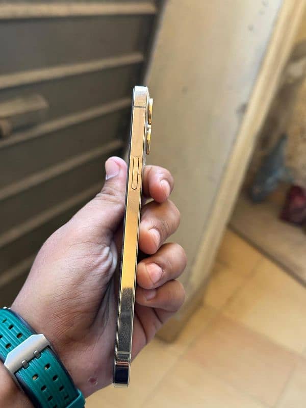 iphone 12pro max 128gb Golden 4