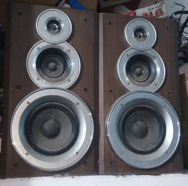 6 inc Sony Speakers 0