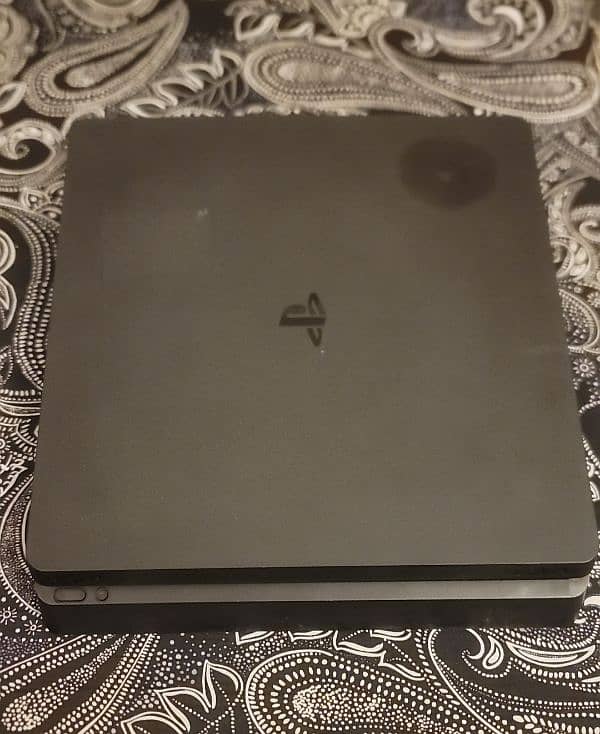 PS4 Slim / Playstation 4 Slim 500 GB With Box & 2 Controllers, 3 Games 0