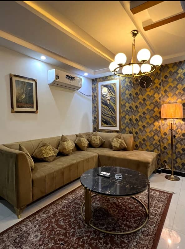 1 Bedroom VIP Full furnish flat per day available in Bahria town Lahore 0