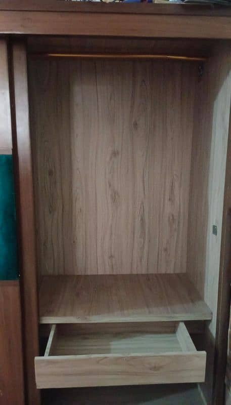 2 Door wooden wardrobe 4