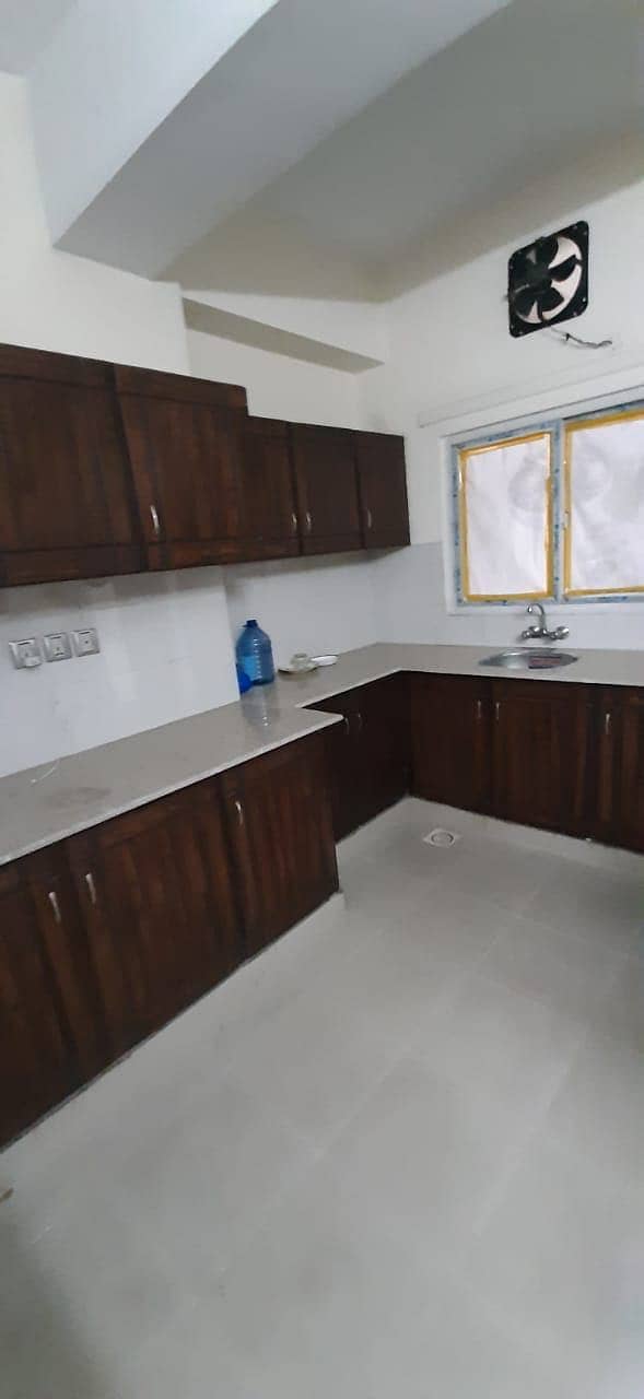 820 sqft flat , 2nd floor, corner, lift available, main markaz 3