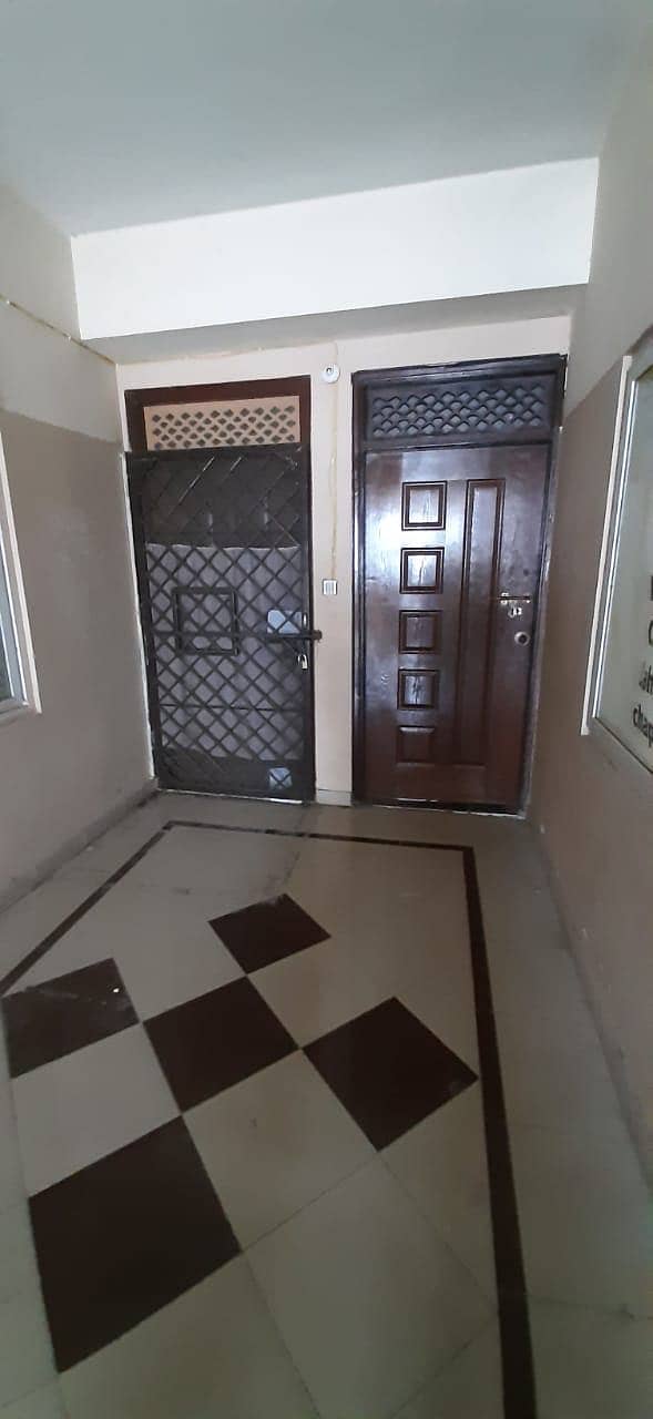 820 sqft flat , 2nd floor, corner, lift available, main markaz 7