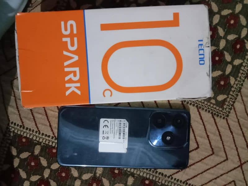 Techno spark 10c 4 +4 Ram 128 memory with box tam or cemray ka masla 3