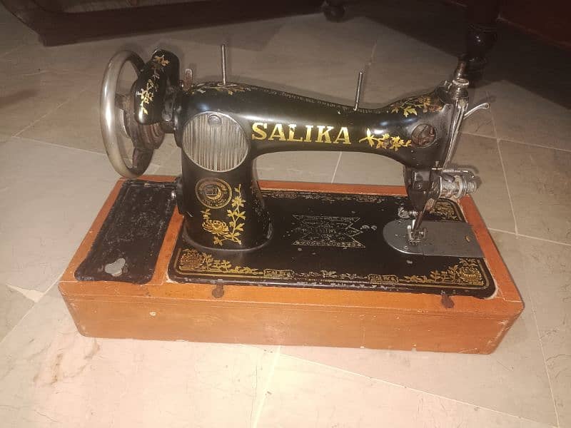 SALIKA SEWING MACHINE WITH HANDLE 0