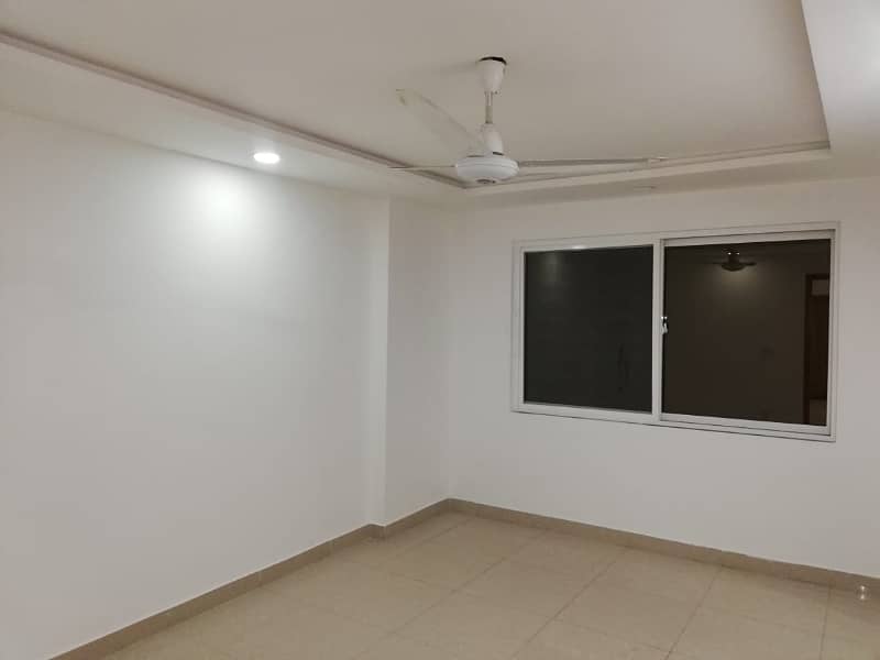 Flat For sale Situated In E-11/4 5