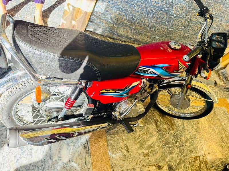 Honda 125 Red Color Lush Condition. 1600 Km driven only one hand usee 3