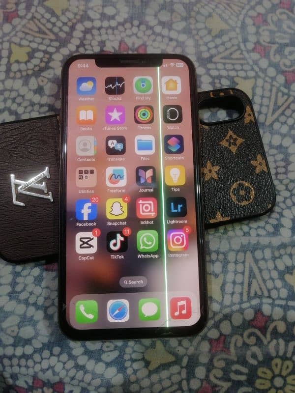 I phone xs 256 gb ha battery healta 76 Face ID band ho gi ha 1