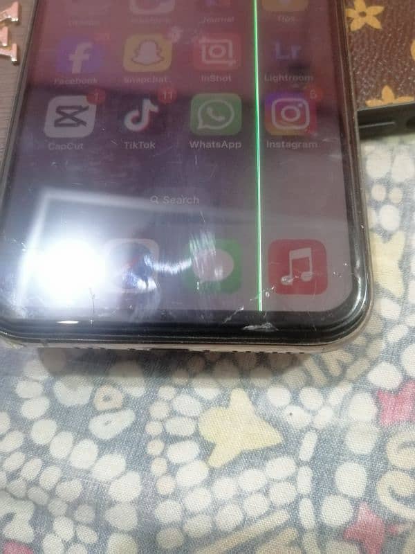 I phone xs 256 gb ha battery healta 76 Face ID band ho gi ha 2