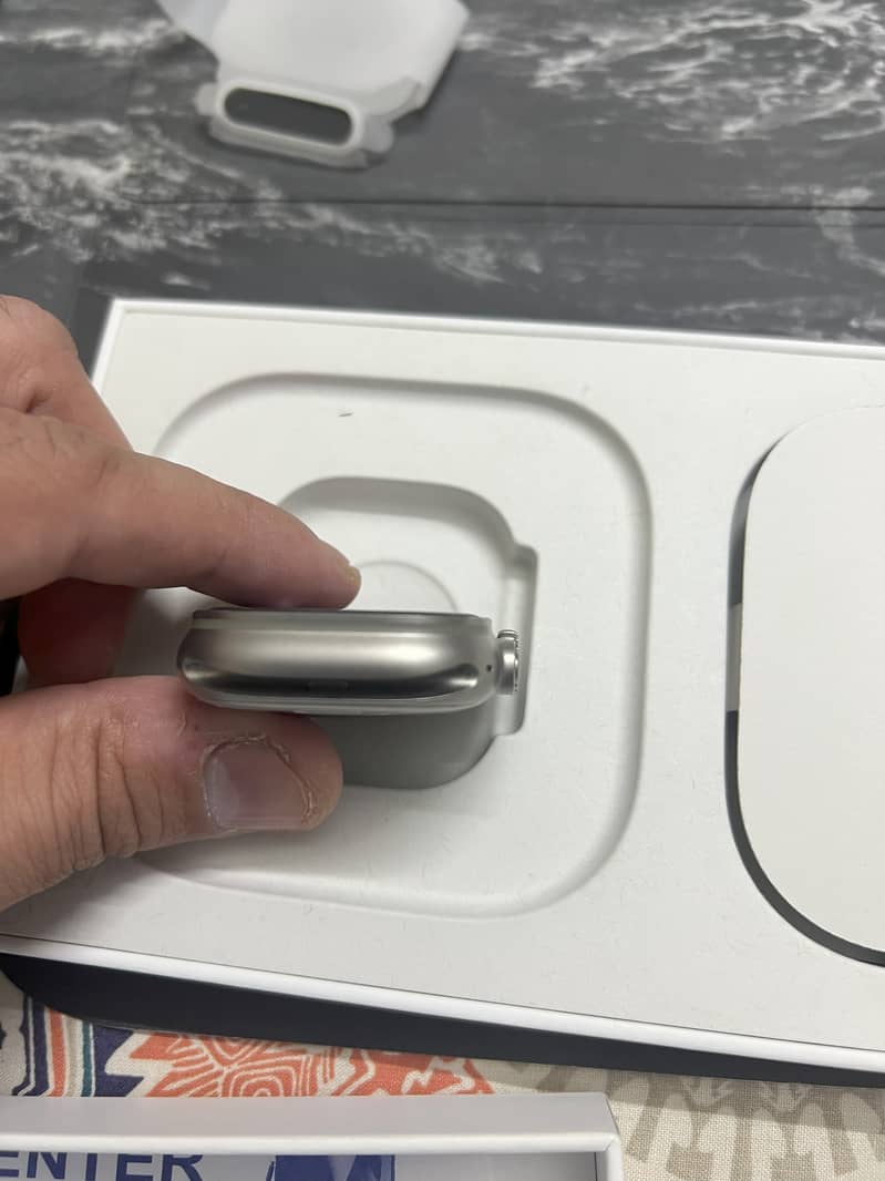 Apple Watch Ultra 2 Titanium 49mm 9