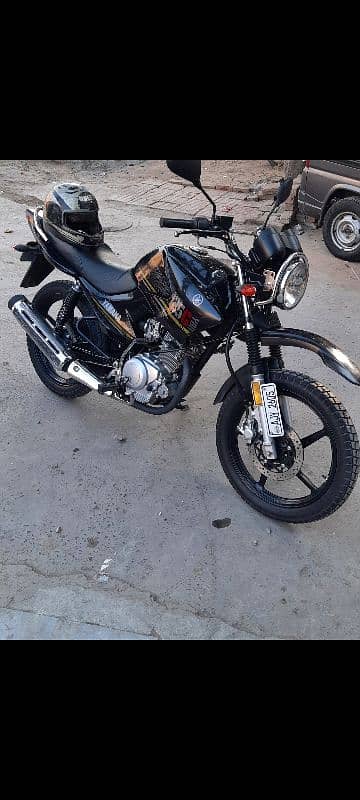 yamaha ybr 125G black colour 0