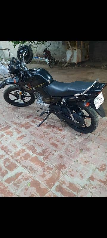 yamaha ybr 125G black colour 2