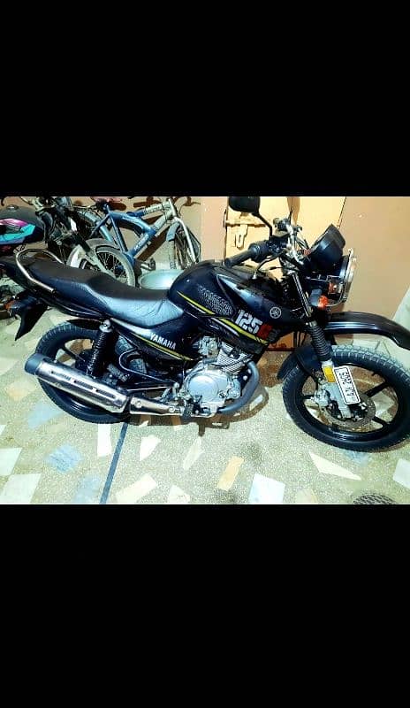 yamaha ybr 125G black colour 3