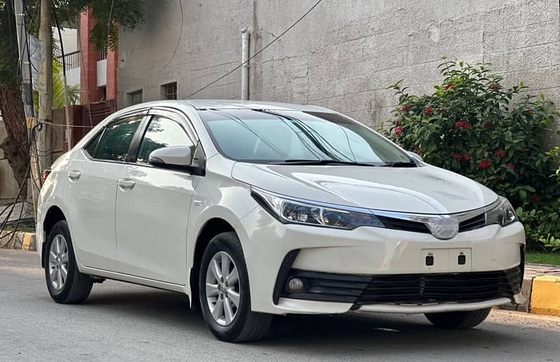 Toyota Corolla GLI 2018 (Automatic -1st Owner) 9