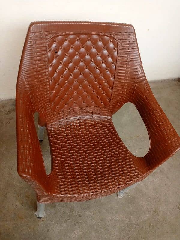 Chair 4 sale available 6 chairs 1