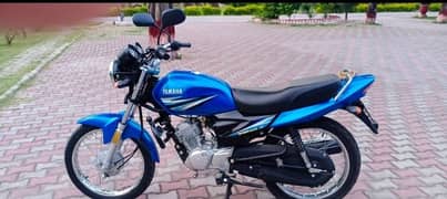 Yamaha YB 125 Z motorcycle in almost new condition