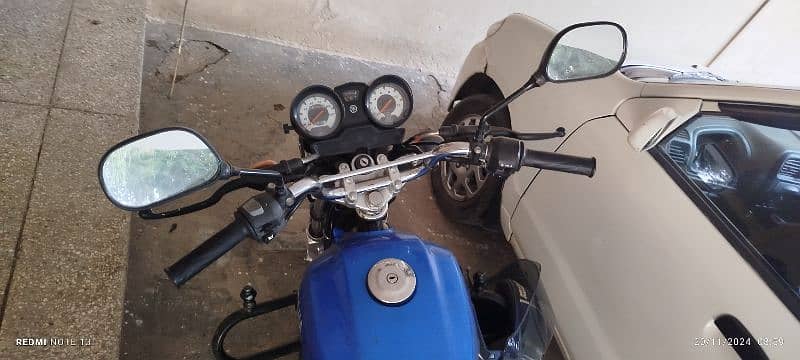 Yamaha YB 125 Z motorcycle in almost new condition 4