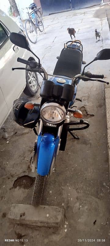 Yamaha YB 125 Z motorcycle in almost new condition 5