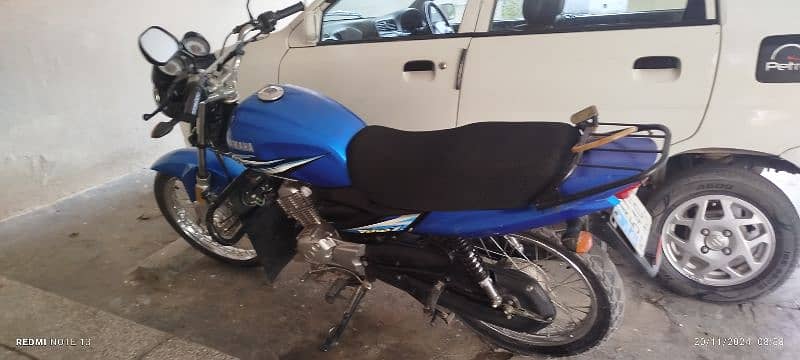 Yamaha YB 125 Z motorcycle in almost new condition 7