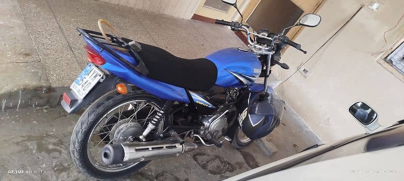 Yamaha YB 125 Z motorcycle in almost new condition 8