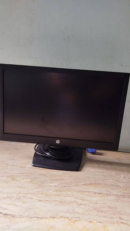 HP 19 inches Wide LED Monitor For Computer For Sale 0