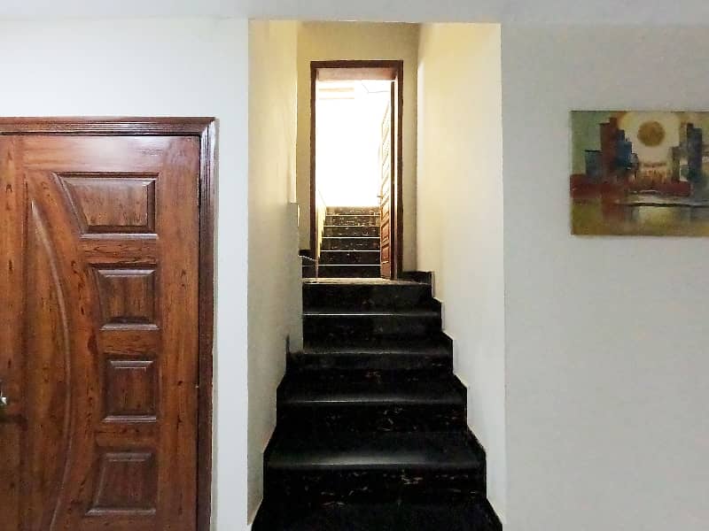 Facing Park 2 Kanal House In Stunning Wapda Town Phase 1 - Block H1 Is Available For sale 30