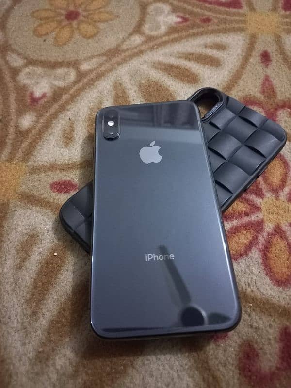 selling iphone xs brand new 0