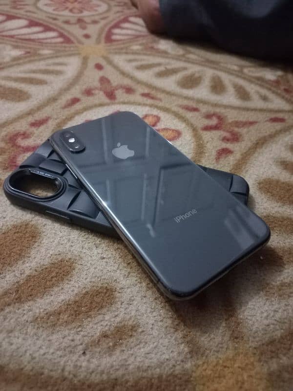 selling iphone xs brand new 1