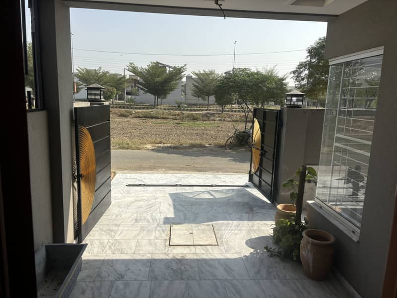 DHA RAHBAR MODERN STYLE SOLID CONSTRUCTION BEAUTIFUL HOUSE AVAILABLE FOR SALE 3