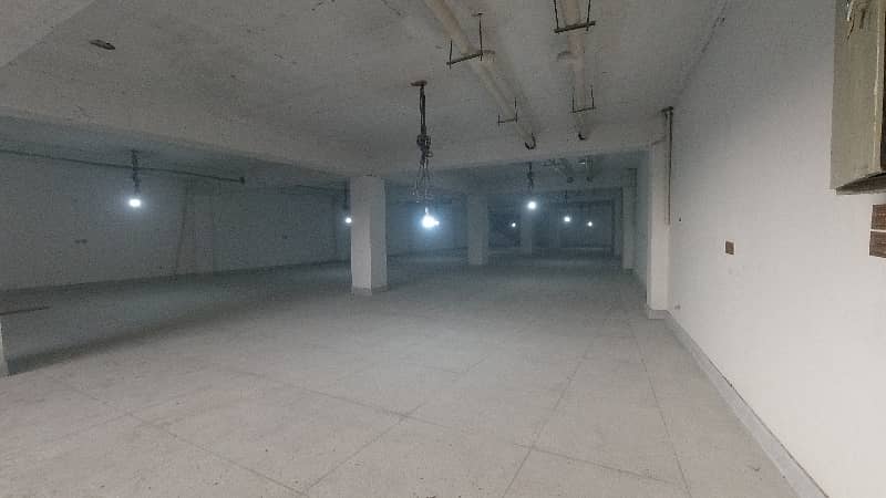 30 Marla commercial building men GT road manava Lahore nearby Bismillah society  Ek basement  3 floor  electrical lift  three face Peter  single phase metre  full complete building 6