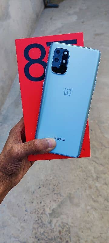 Oneplus 8t 12/256 with Box and Charger 1