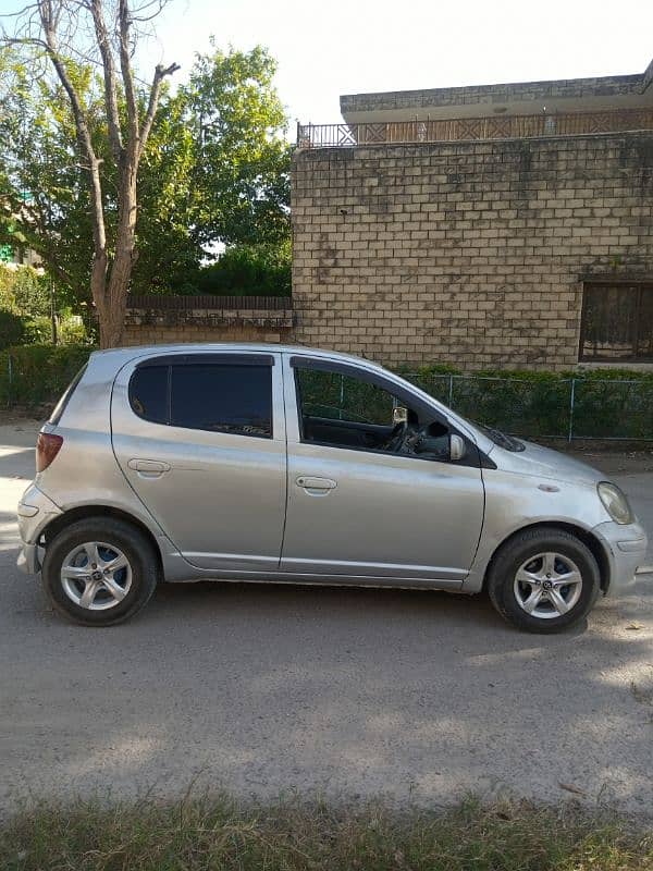 Toyota Vitz 2002 3