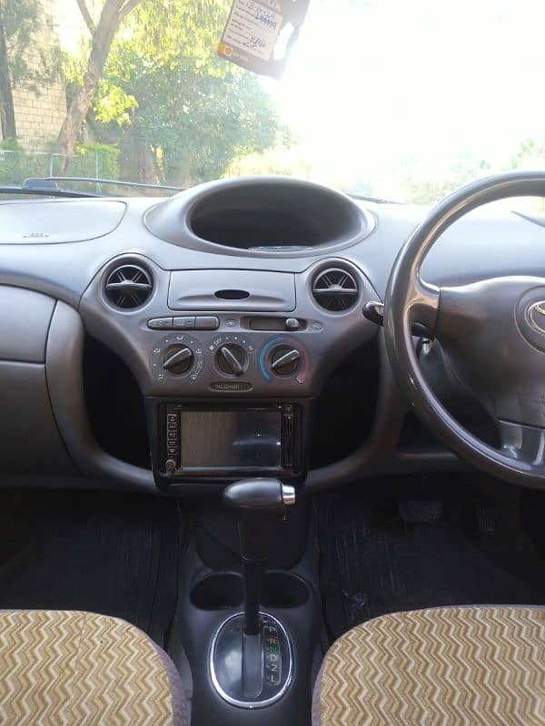 Toyota Vitz 2002 7