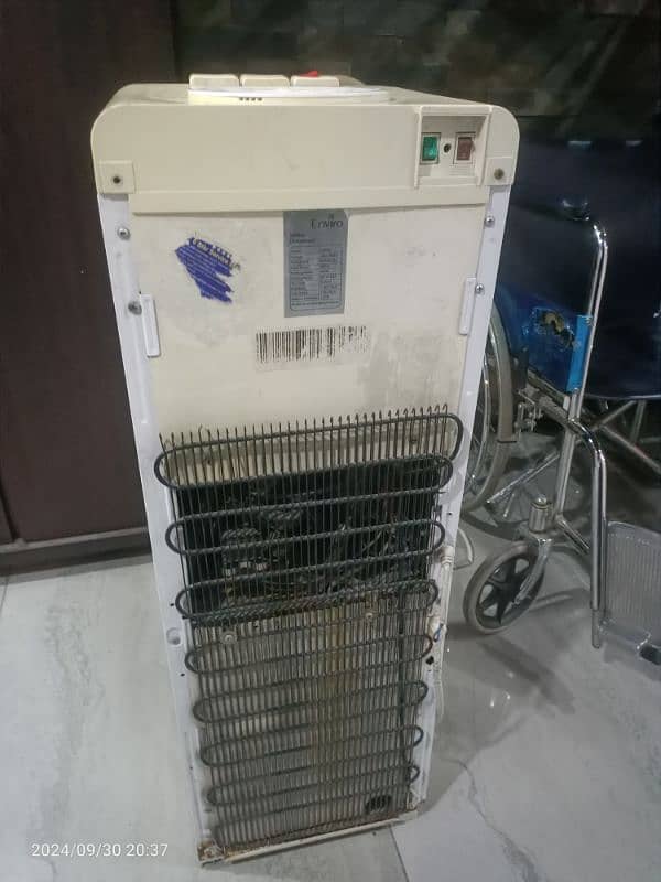 Enviro Water Dispenser: Middle Tap Working Condition For Sale 0