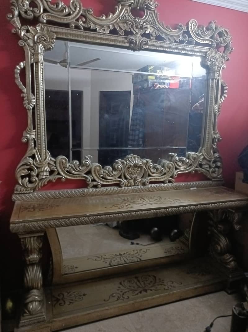 Luxurious Antique-Style Console Table with Ornate Mirror 0