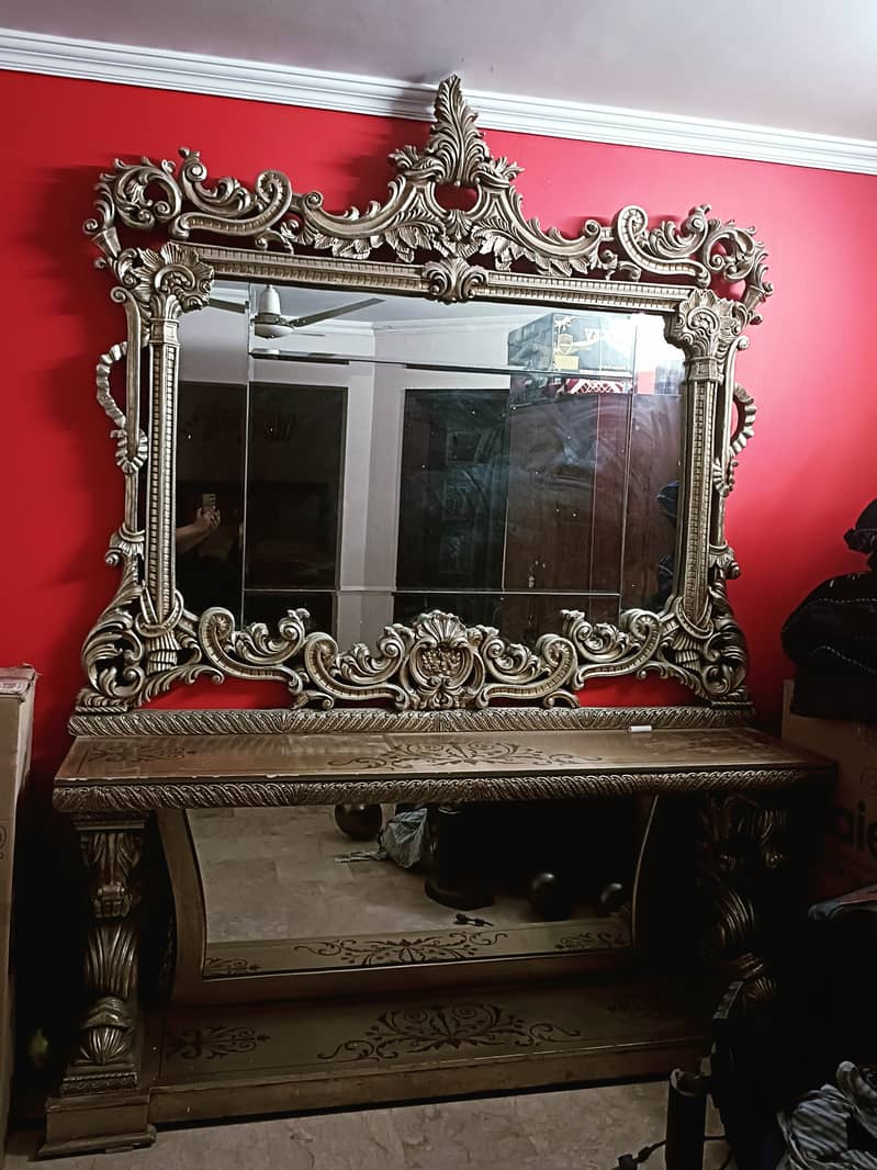 Luxurious Antique-Style Console Table with Ornate Mirror 3