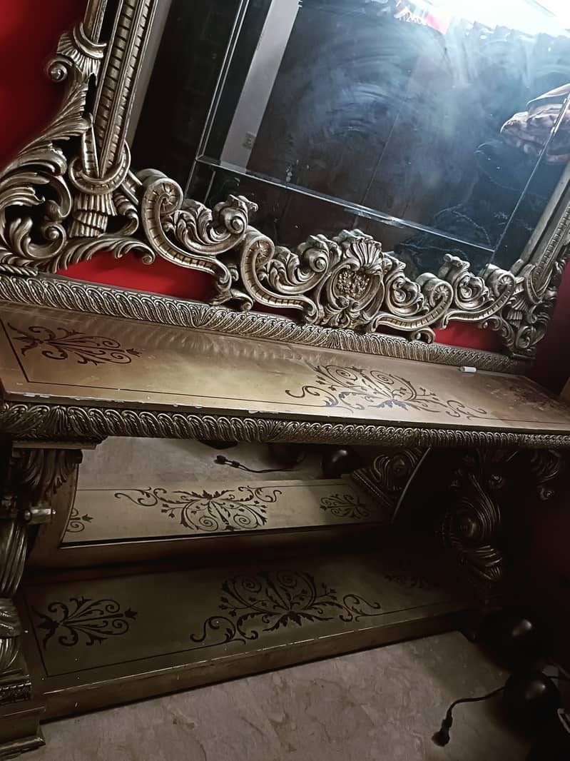 Luxurious Antique-Style Console Table with Ornate Mirror 5