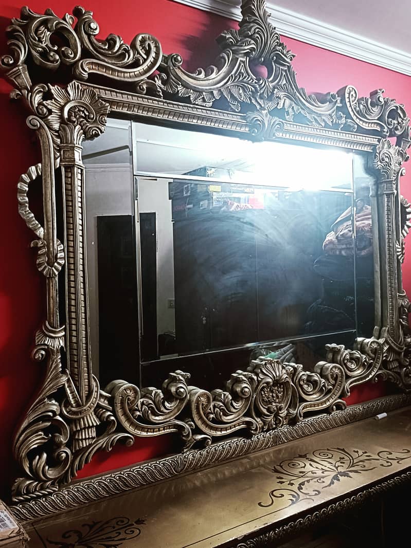 Luxurious Antique-Style Console Table with Ornate Mirror 6