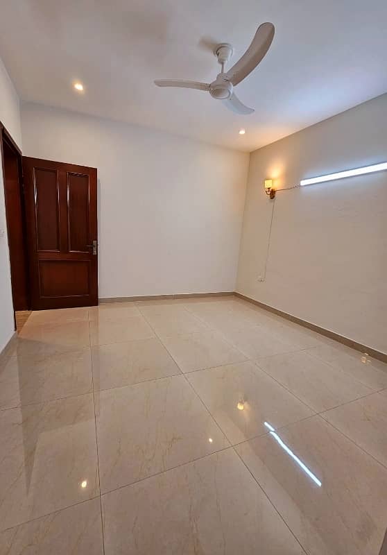 7 Marlas Luxurious Ground floor ORIGINAL PICTURES G-14/4 10