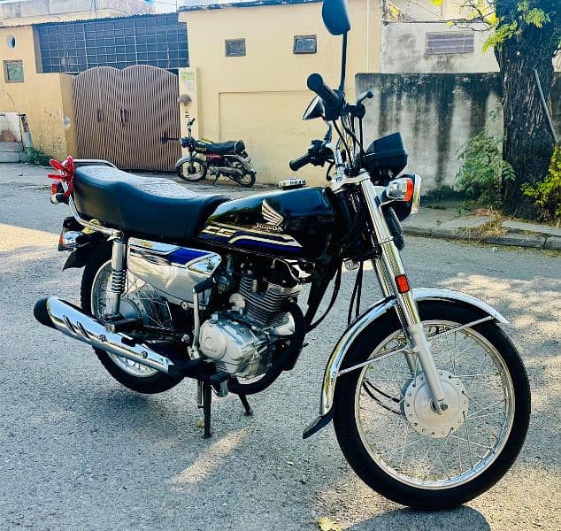 Honda CG 125 Special Edition 2024 Black 3