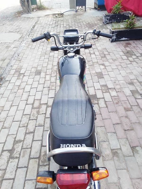 Honda CD black color 8