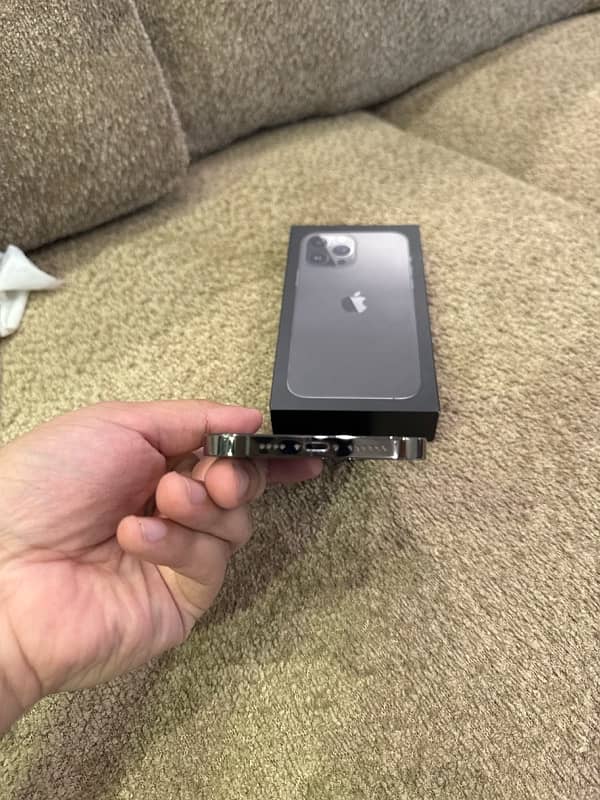 iphone 13 pro Max 256 gb PTA approved with BOX 4