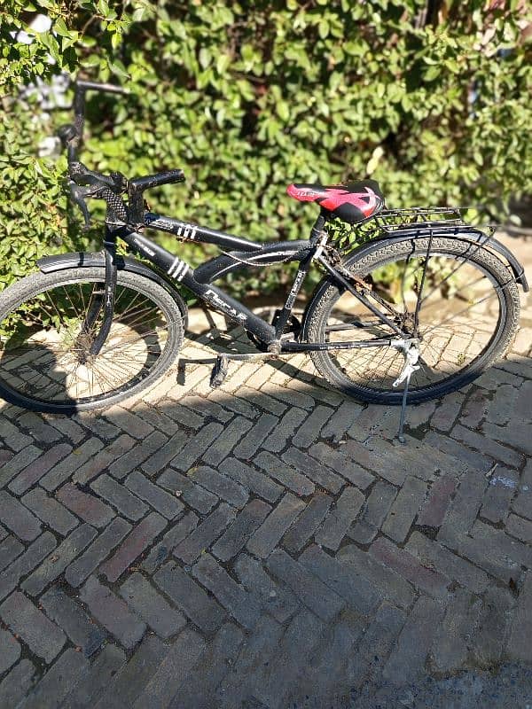 MOUNTAIN CYCLE IN GOOD CONDITION FOR SALE. 2