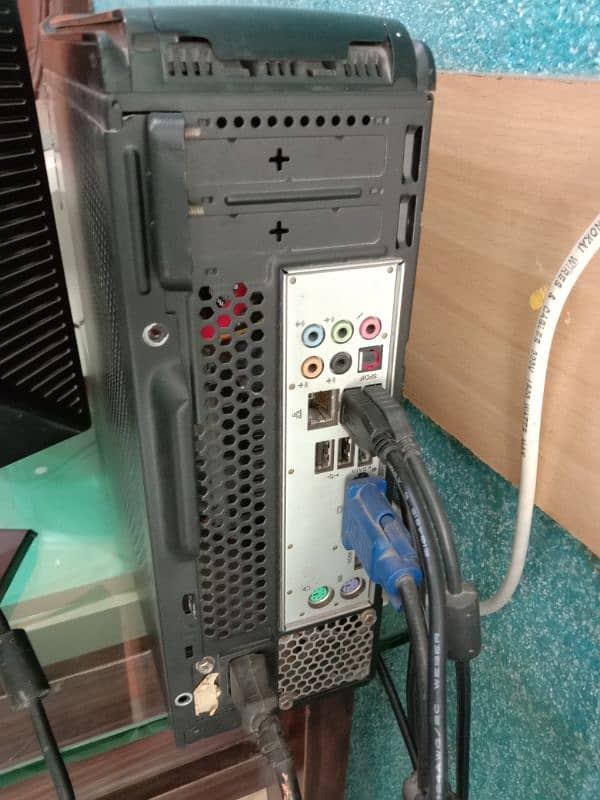 Computer For Sale with lcd and keyboard 4